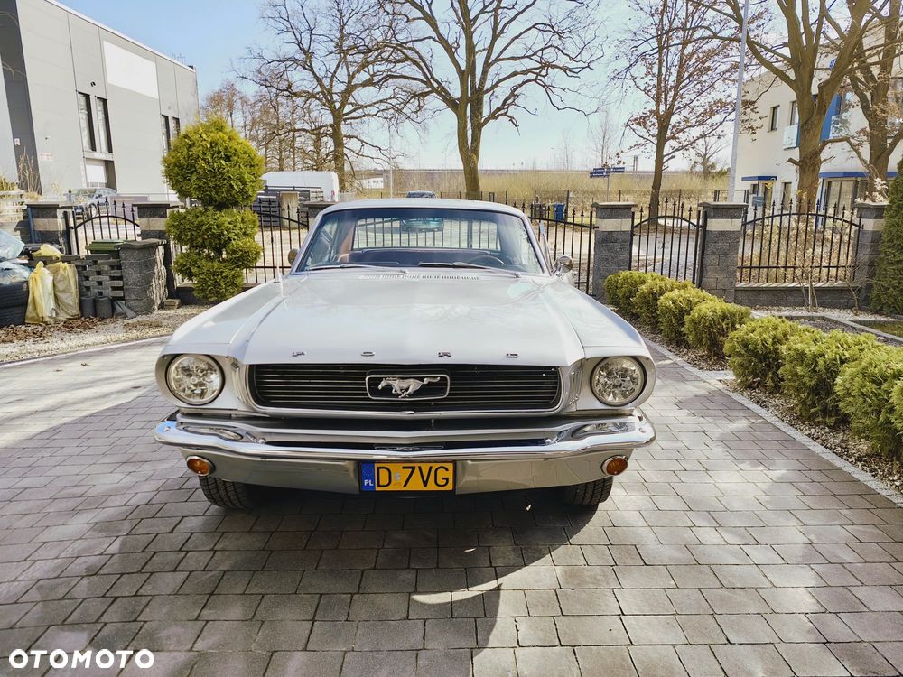 Ford Mustang - 1