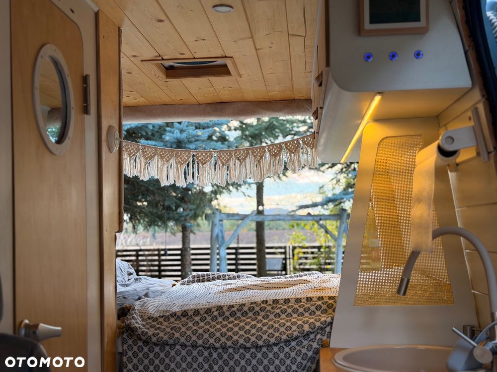 Mercedes-Benz Sprinter - 12