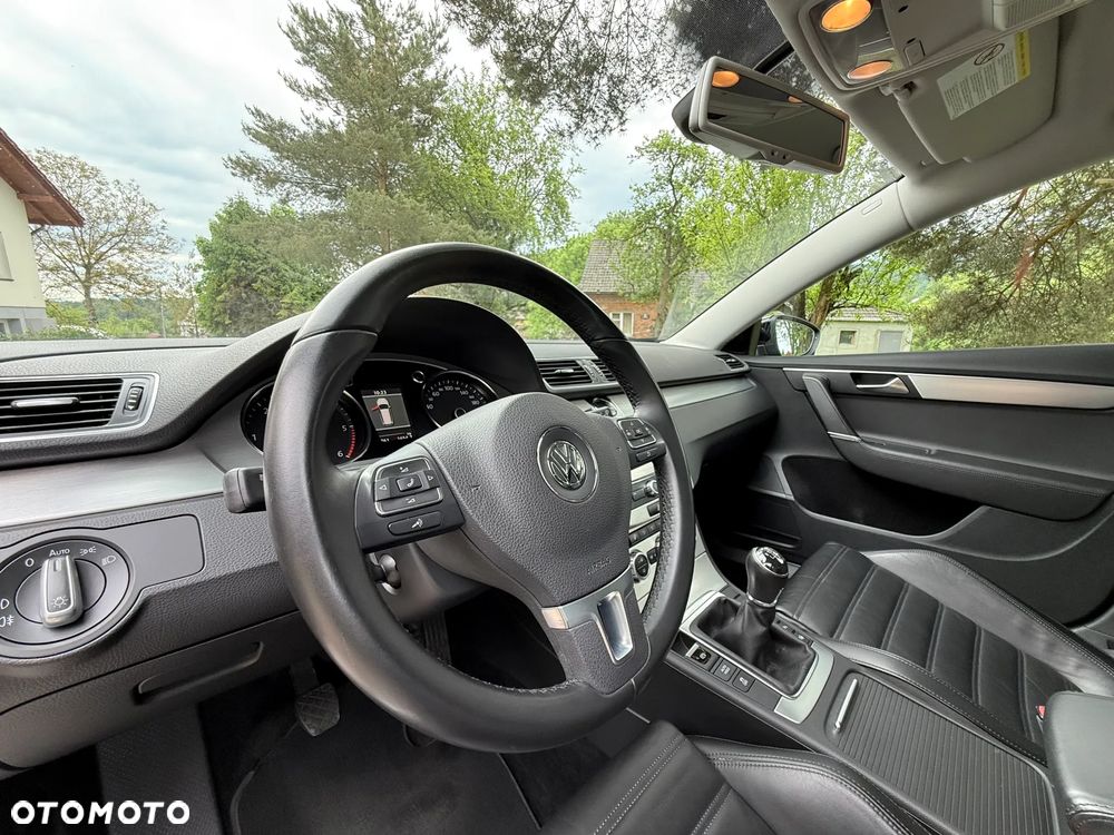 Volkswagen Passat Variant 2.0 Blue TDI SCR Highline - 18