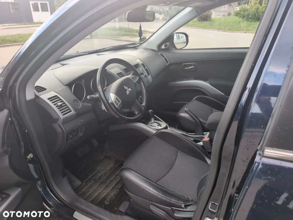 Mitsubishi Outlander - 13