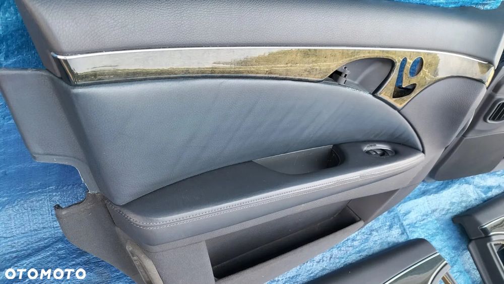 BOCZEK BOCZKI TAPICERKA DRZWI LEWY PRAWY PRZÓD PRZEDNI TYŁ TYLNY 6C37 KOMPLET MERCEDES W211 E55 AMG - 2