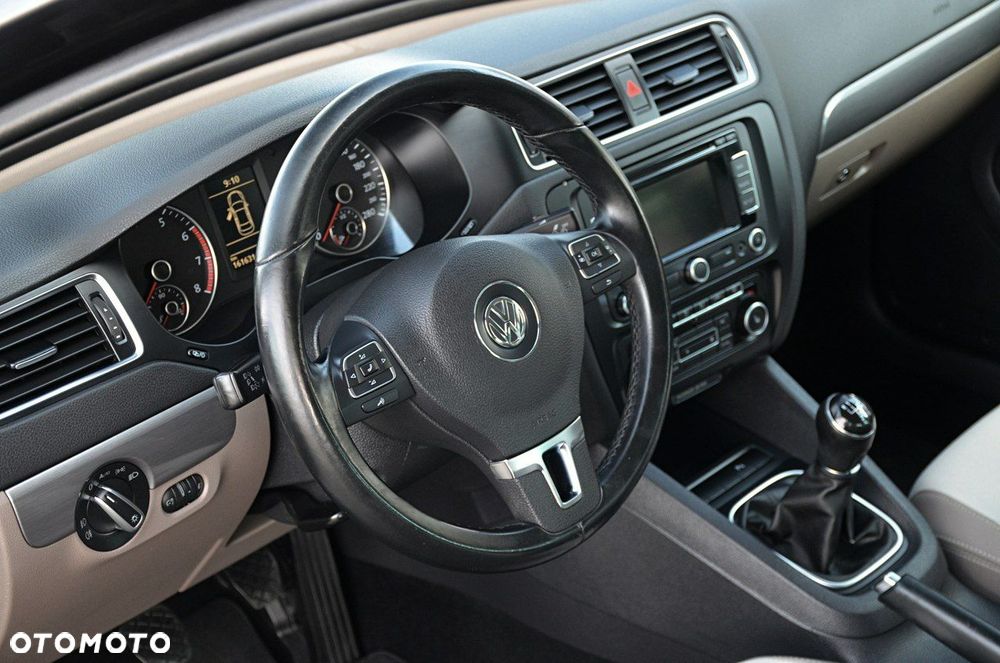 Volkswagen Jetta - 13