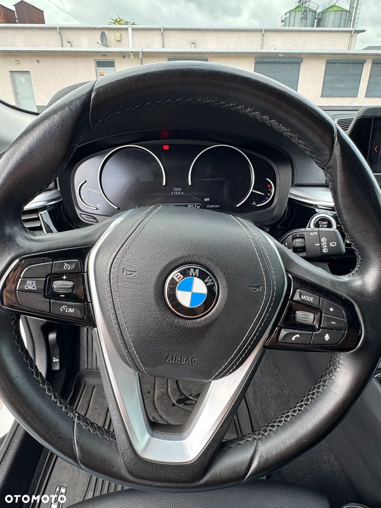 BMW Seria 5 530i xDrive - 17