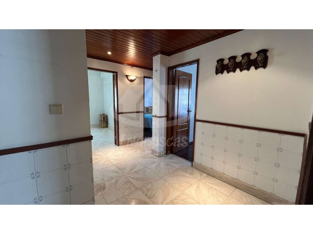 Moradia T3 com T1, com garagem e jardim em São João da Talha - Grande imagem: 5/40