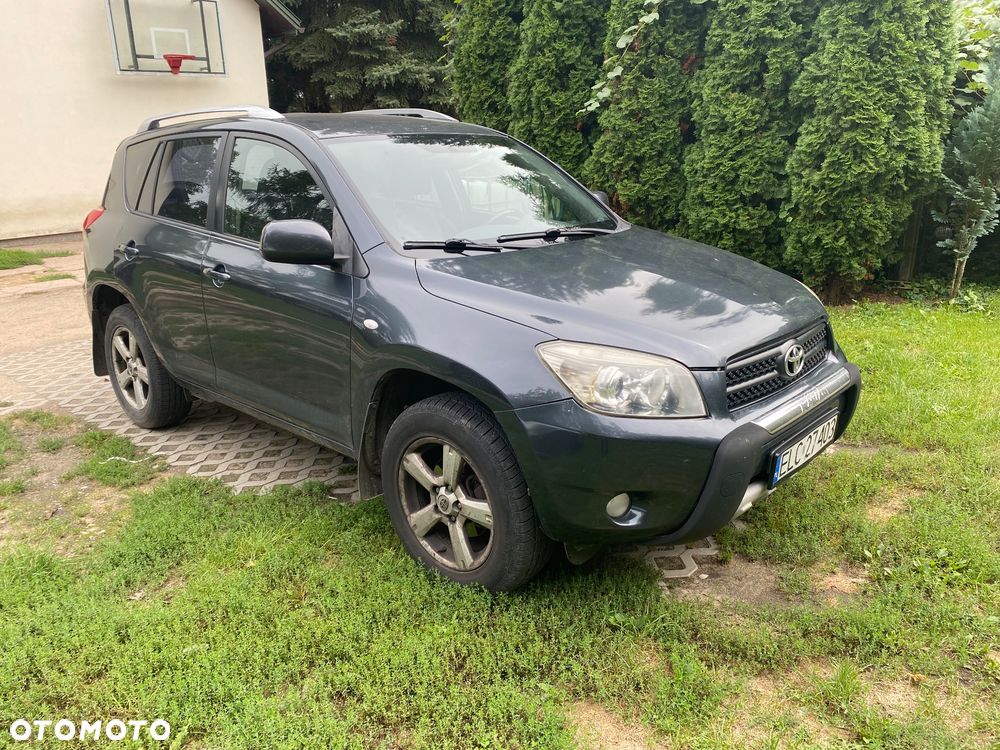 Toyota RAV4 - 1