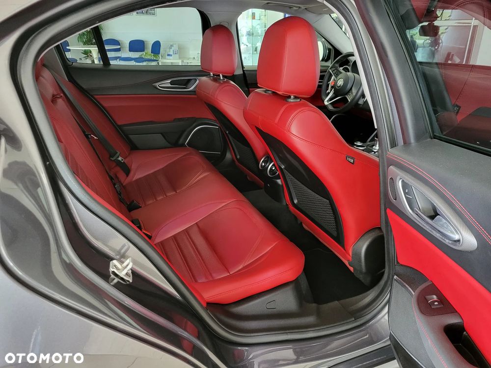 Alfa Romeo Giulia 2.0 Turbo 16V AT8-Q4 Veloce Ti - 7