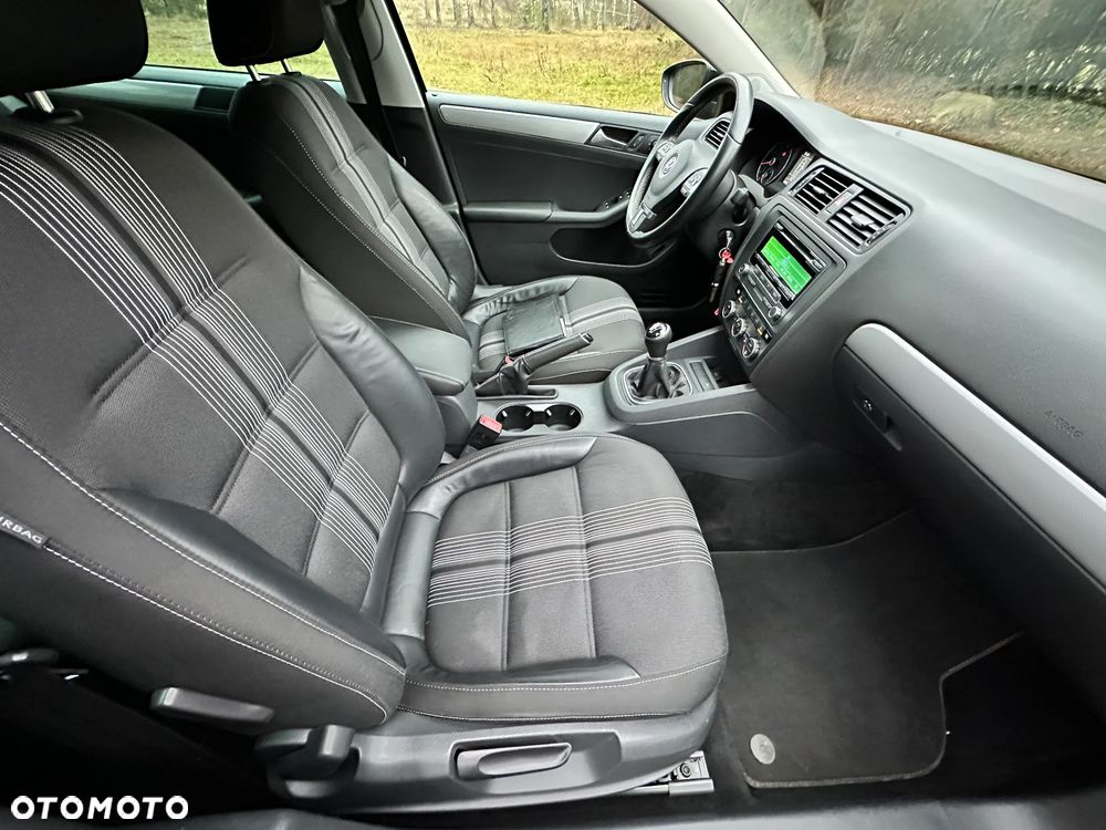 Volkswagen Jetta 1.4 TSI Match - 27