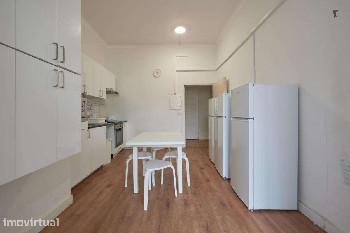 Quarto - localizado em Marquês de Pombal Lisbon - Grande imagem: 3/12