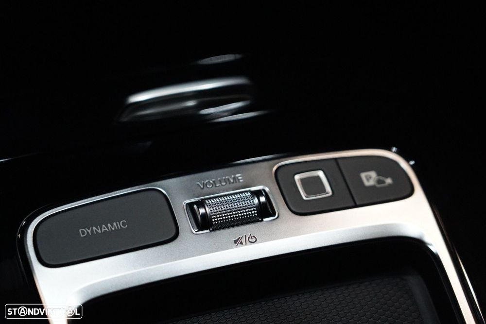 Mercedes-Benz A 250 ver-e-8g--dct-edition-amg-line - 21