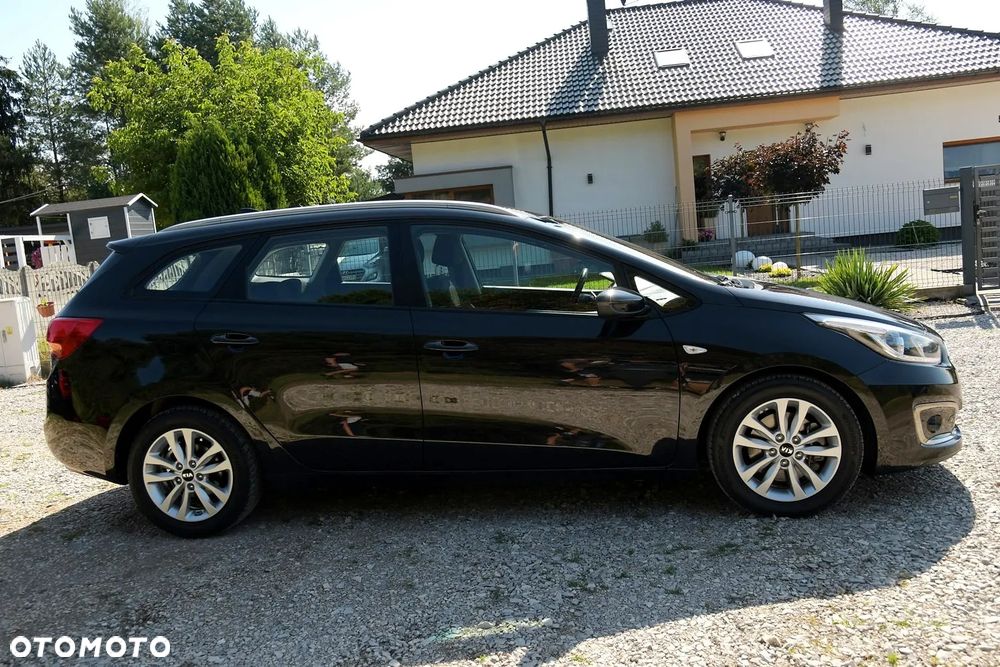 Kia Ceed 1.6 GDI Dream Team Edition - 10