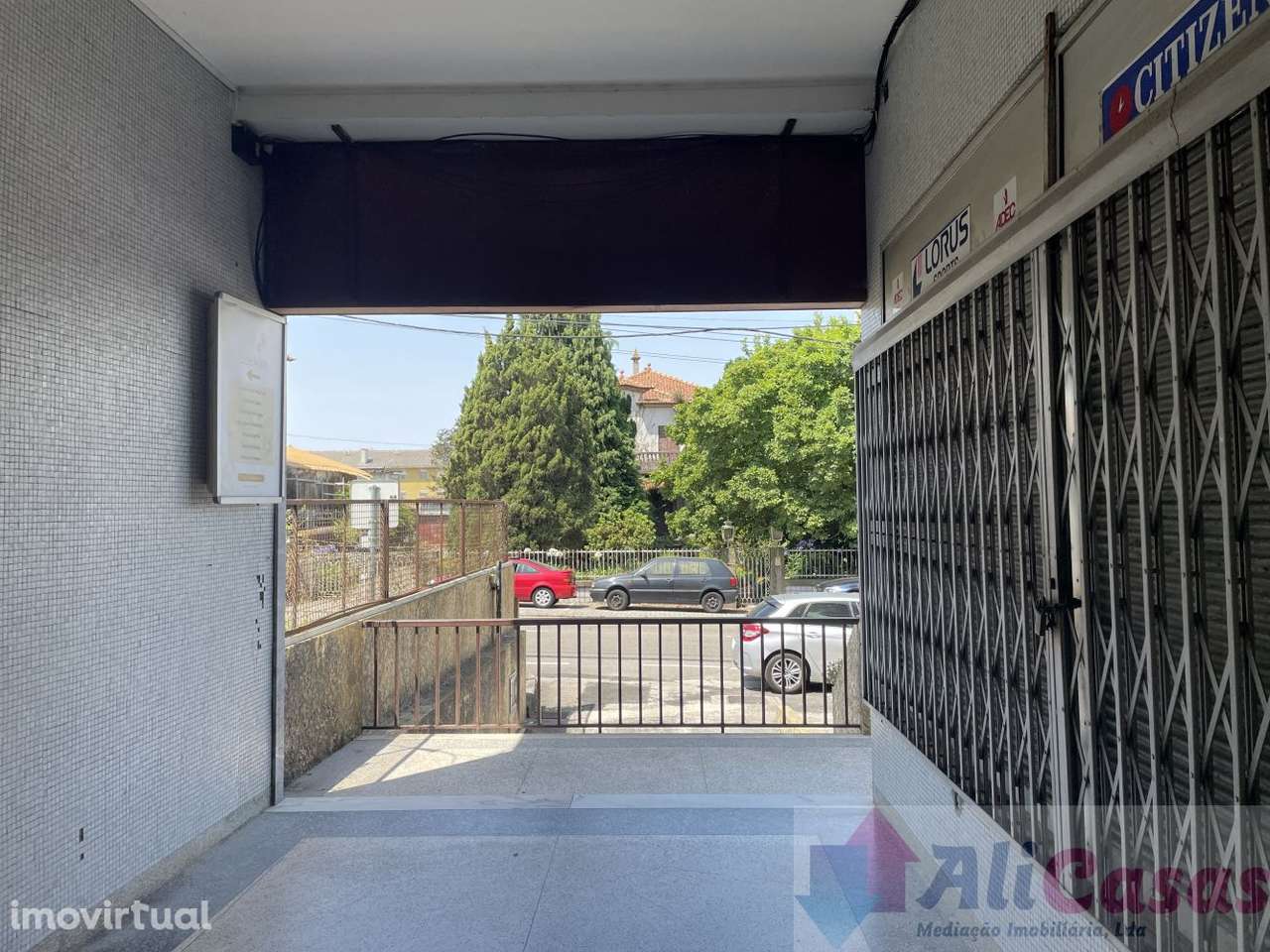 Loja com Montra e Cave - Grande imagem: 3/20