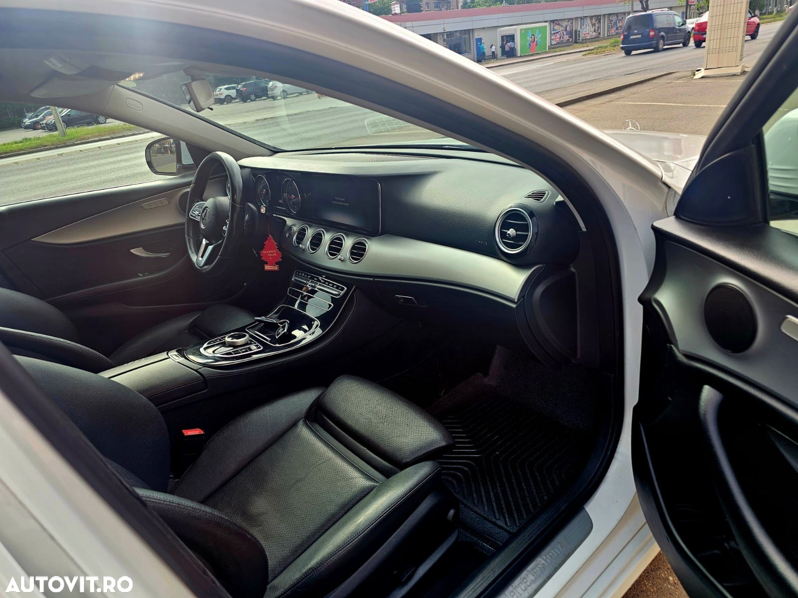 Mercedes-Benz E 220 d T 9G-TRONIC - 11