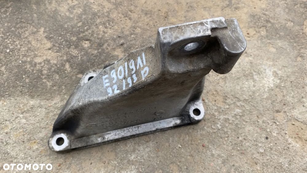 BMW E90 E91 E92 E93 ŁAPA WSPORNIK SILNIKA PRAWA 6786692 - 1