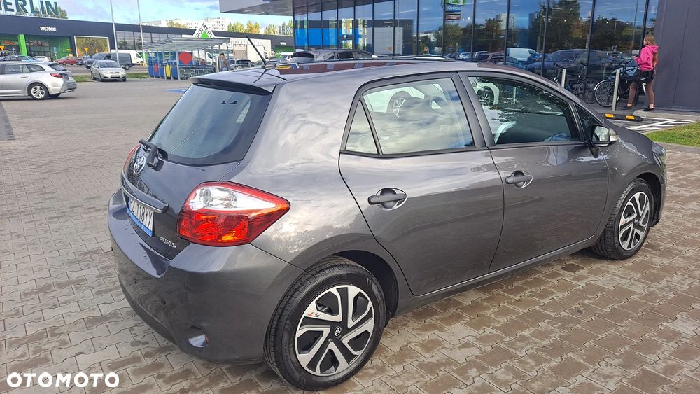 Toyota Auris 2010 photo 4