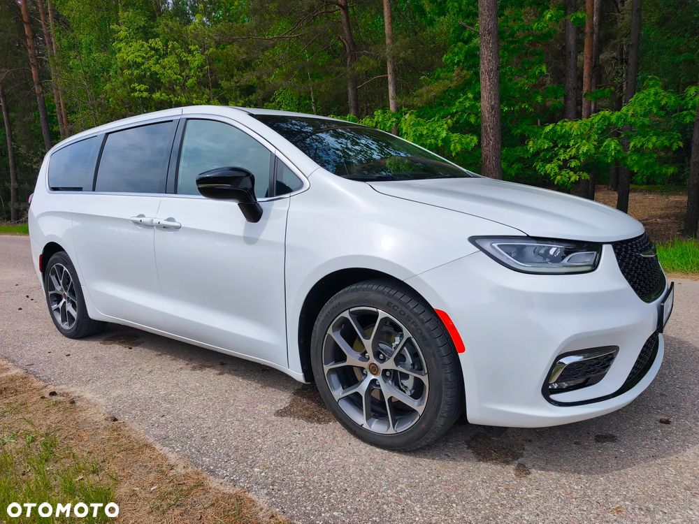 Chrysler Pacifica - 17