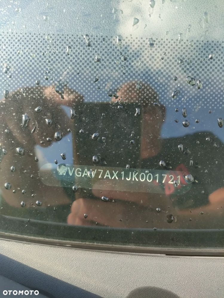 Volkswagen Tiguan - 1