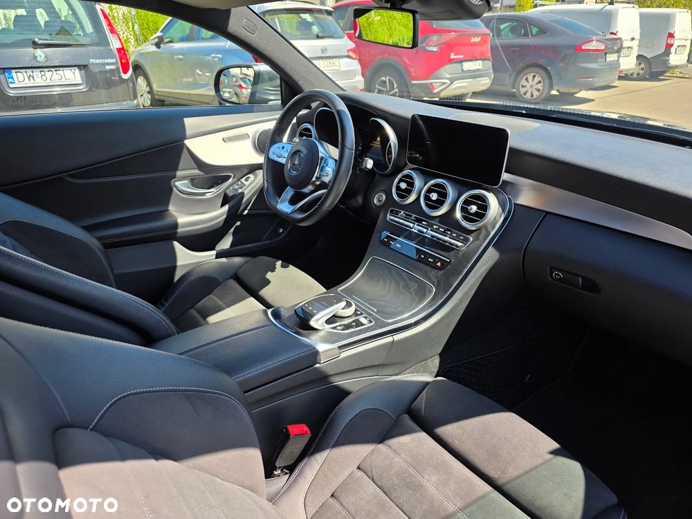 Mercedes-Benz Klasa C 200 4Matic 9G-TRONIC AMG Line - 14
