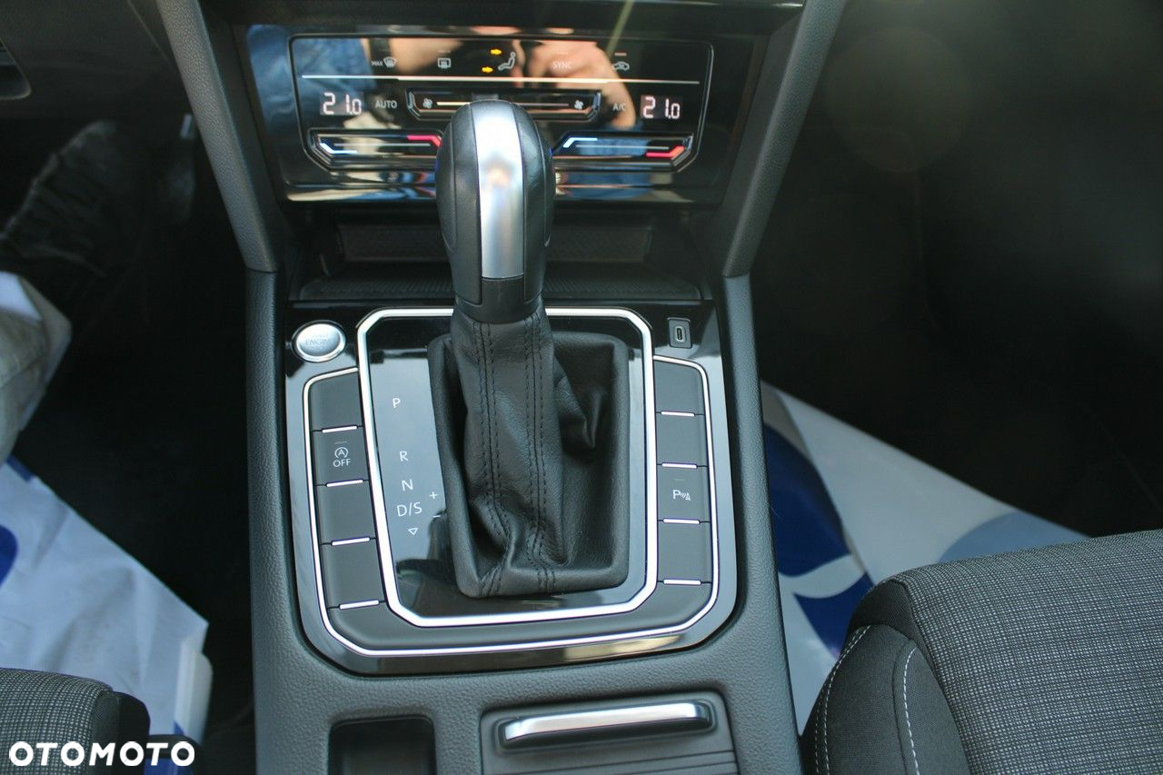 Volkswagen Passat - 27