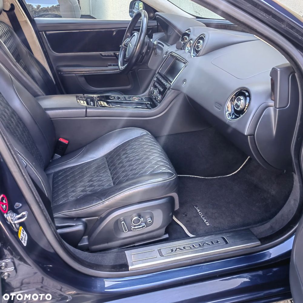 Jaguar XJ 3.0 D V6 Premium Luxury - 28