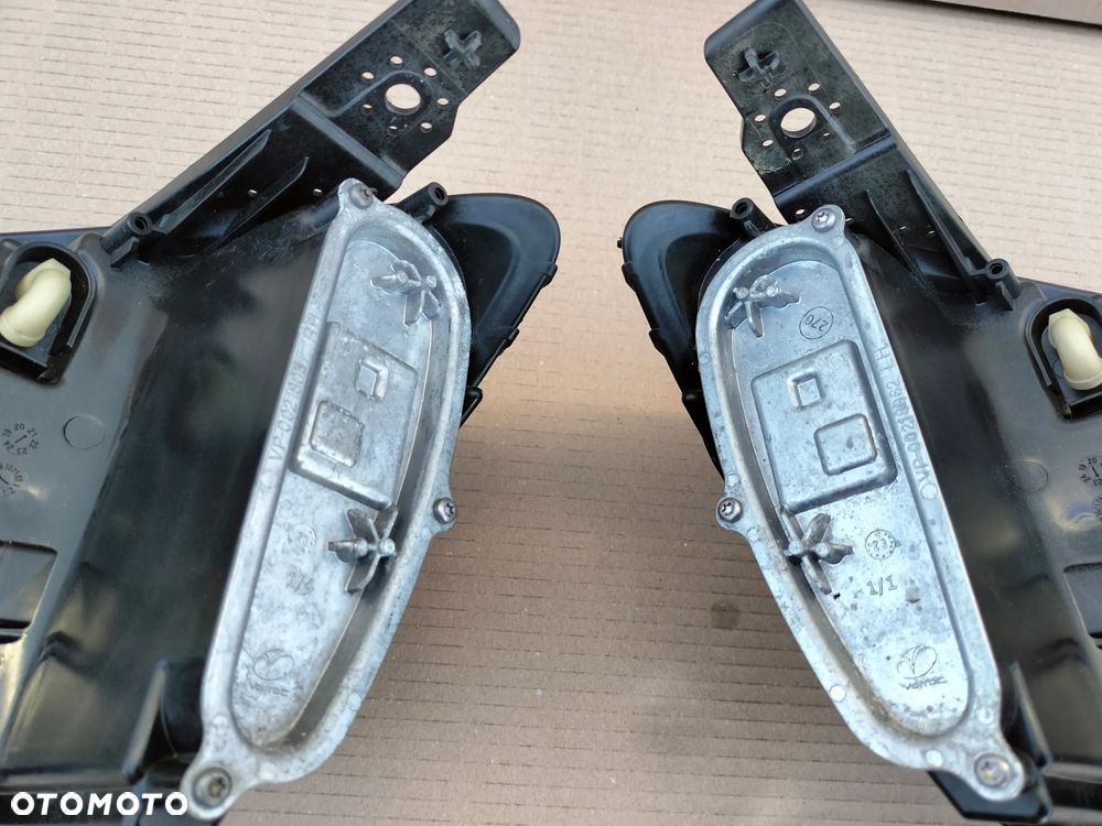 DACIA SANDERO III JOGGER LOGAN LAMPA PRAWA LEWA PRZÓD REFLEKTOR UK - 20