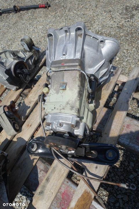 SKRZYNIA BIEGÓW MERCEDES 123 2.3 B