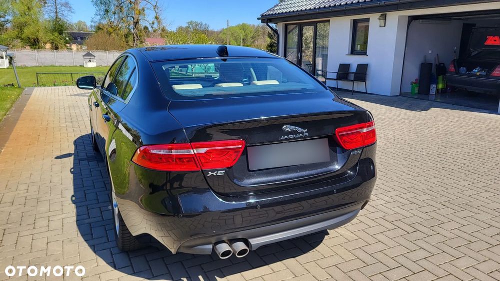 Jaguar XE 2.0 D Prestige - 4