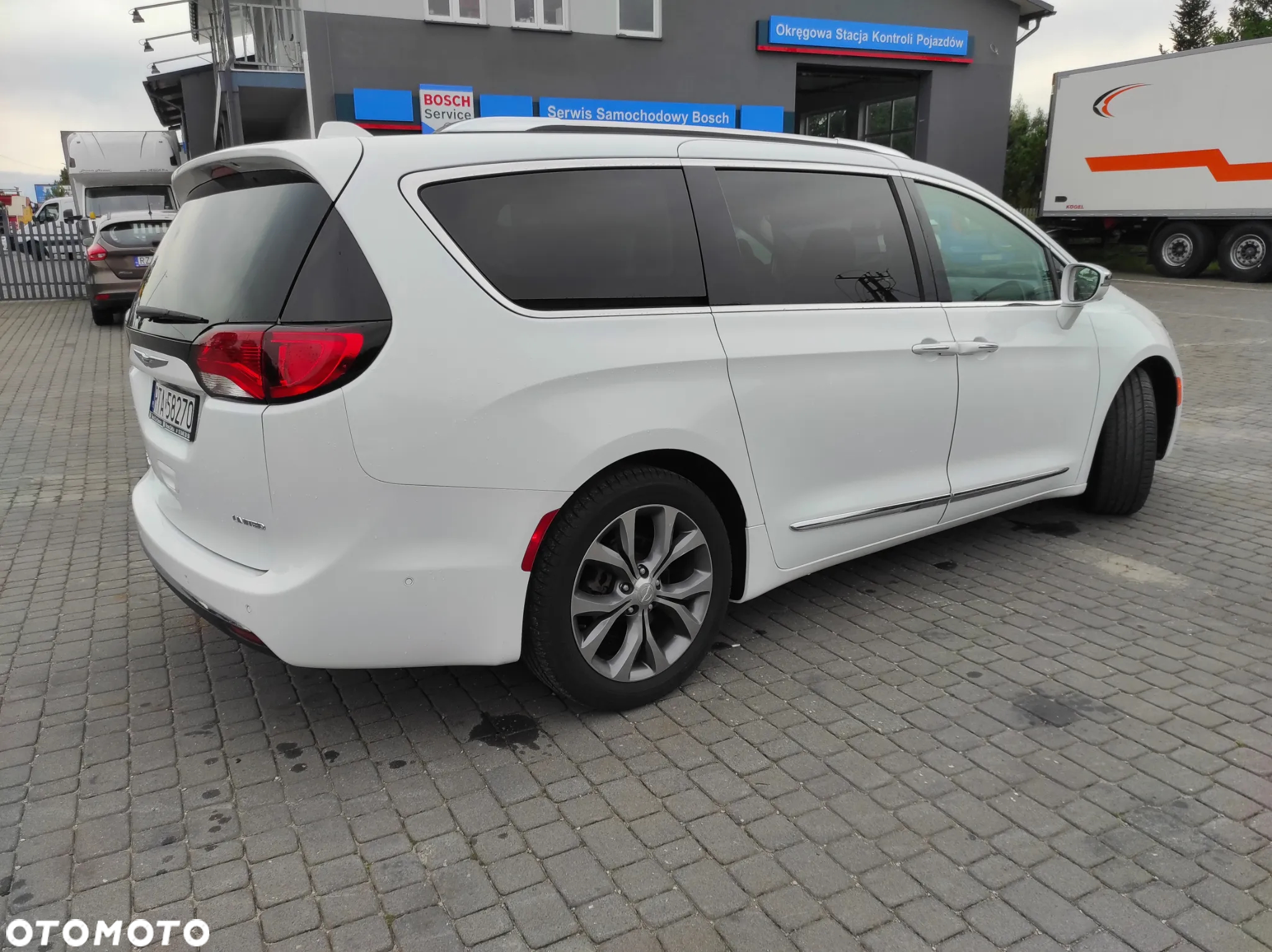 Chrysler Pacifica - 7