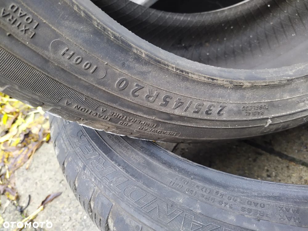 Opony Dunlop 235/45/20 - 3