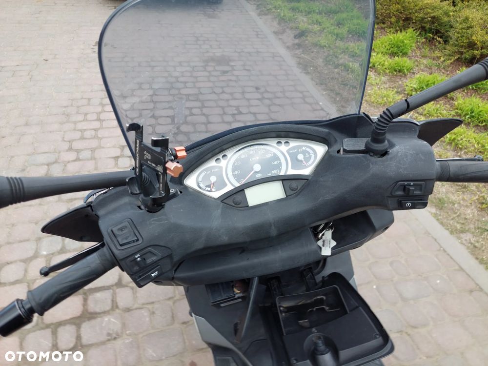 Yamaha X-max - 10