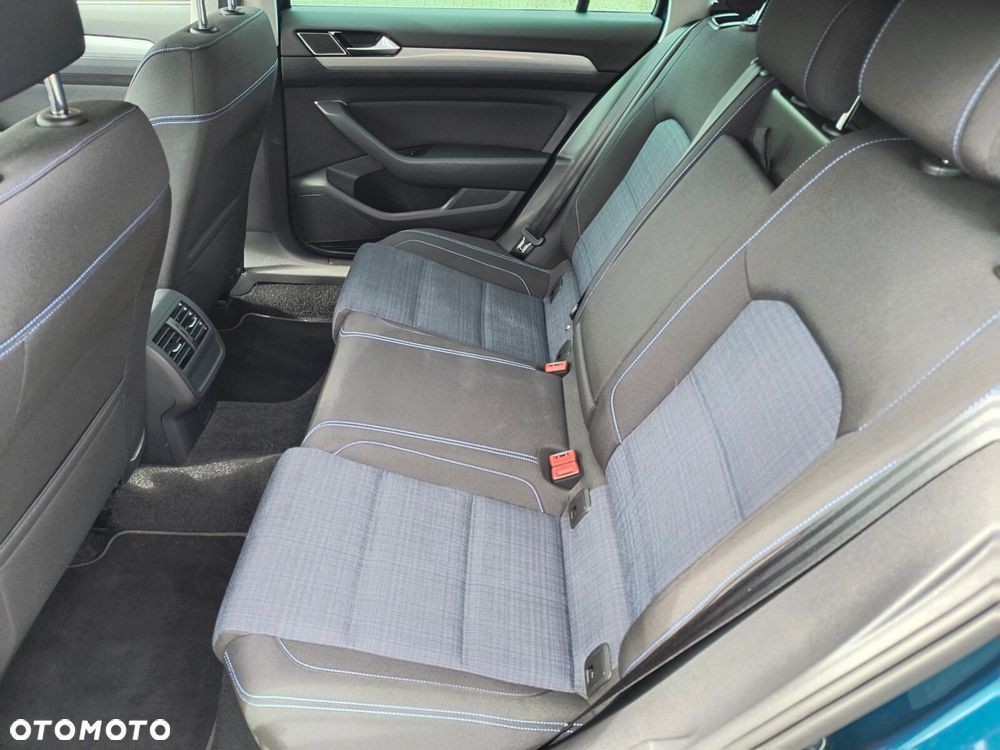 Volkswagen Passat - 17