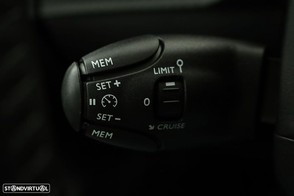 Peugeot 208 1.2 PureTech Style - 15