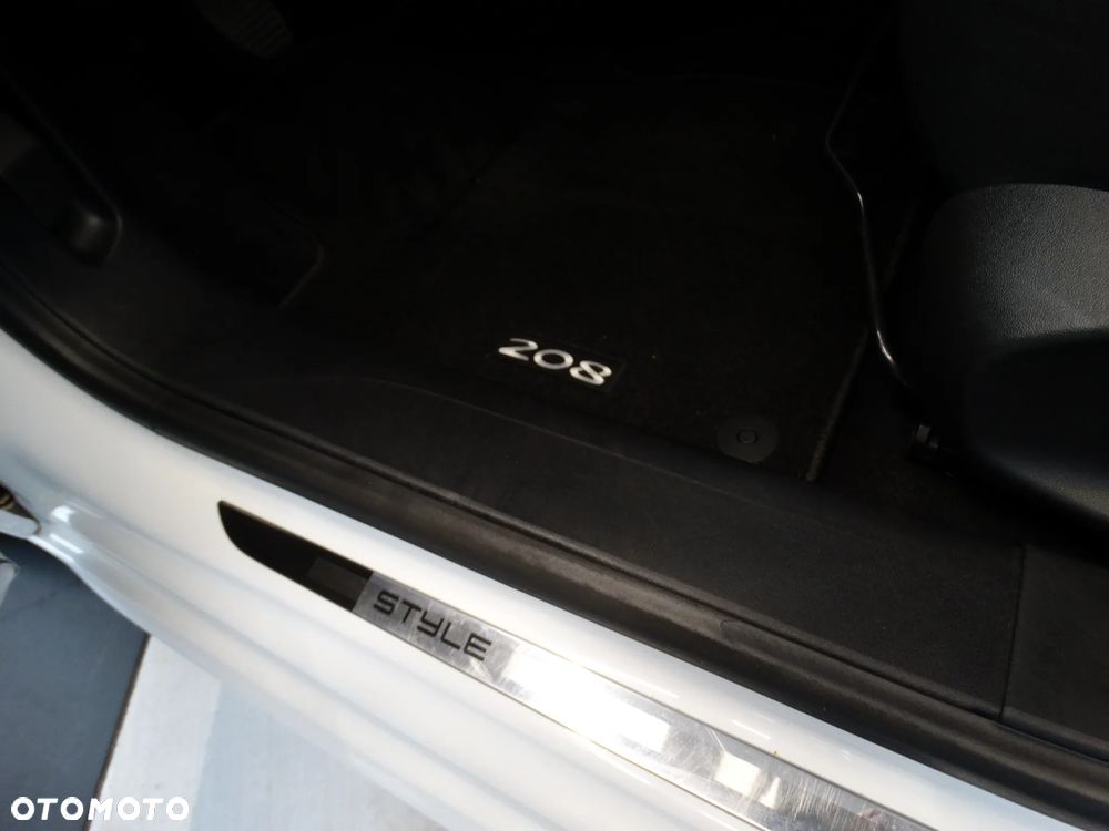 Peugeot 208 82 PureTech Style - 23