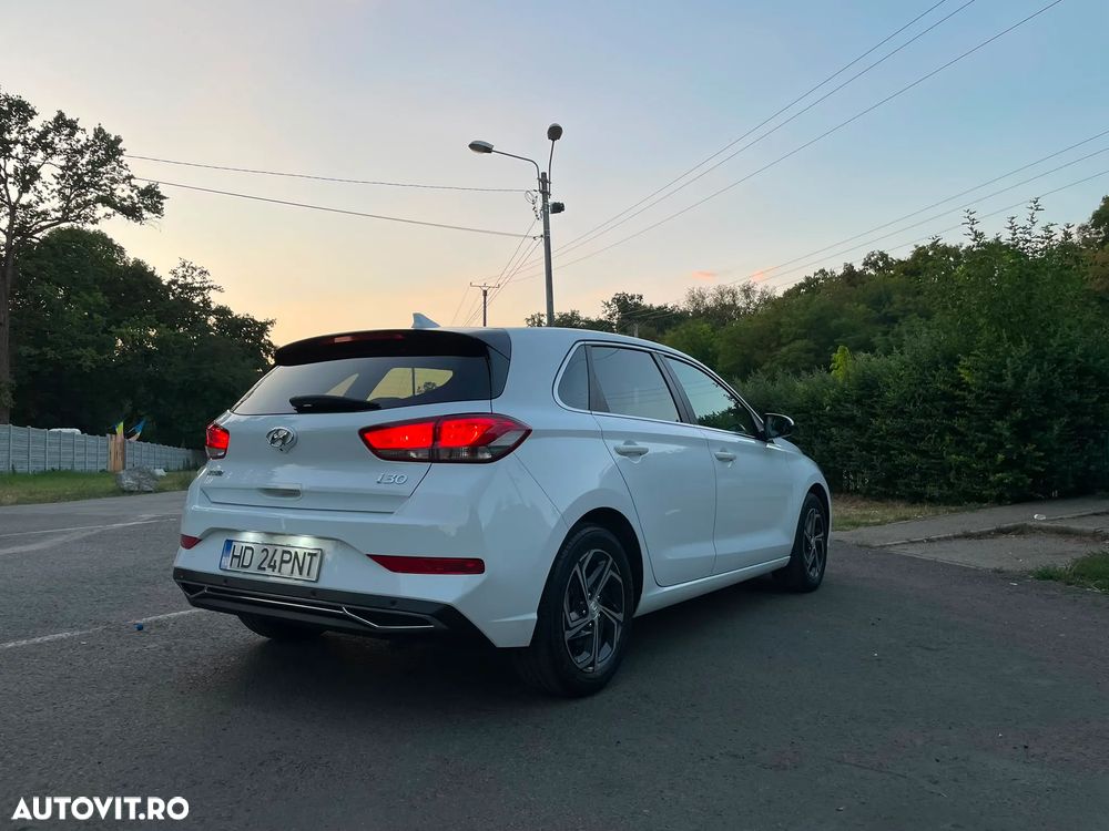 Hyundai i30 1.5 110CP M/T Highway - 6