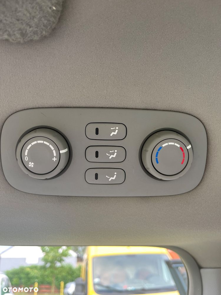 Kia Carnival 2.9 CRDi EX - 12