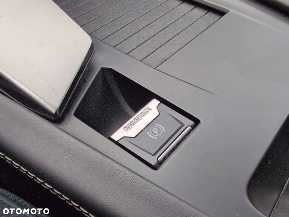 Peugeot 408 1.6 Plug-In Hybrid 225 GT EAT8 - 14