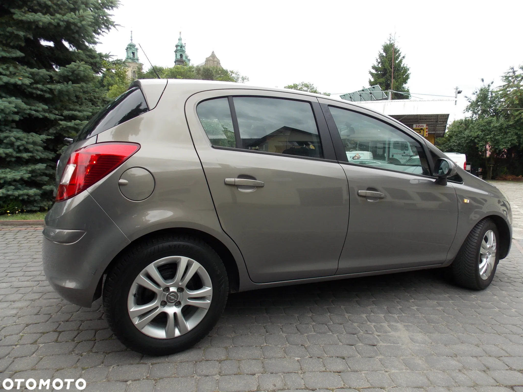 Opel Corsa 1.2 16V Cosmo - 11