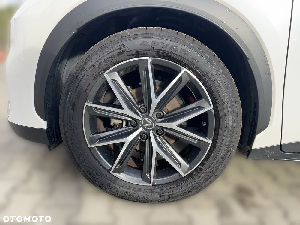 Lexus LBX 1.5 Hybrid Emotion - 11