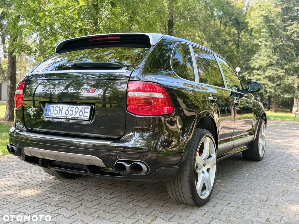 Porsche Cayenne Turbo S - 19