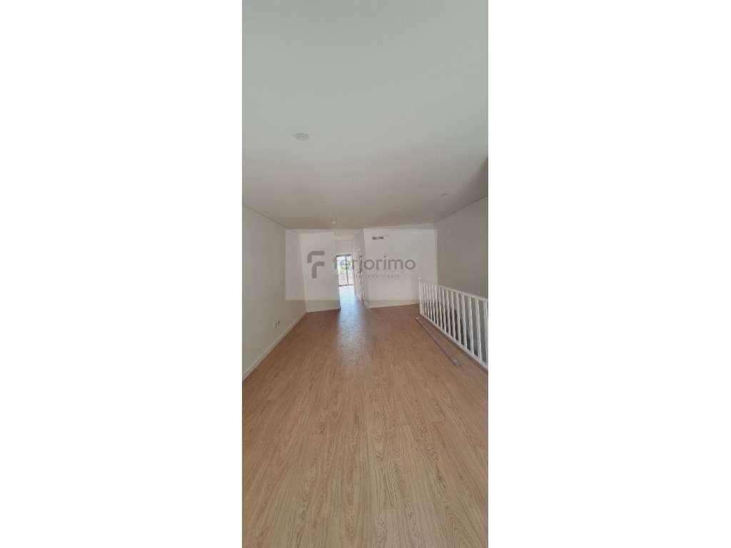 Andar moradia t2 novo, com suite, com moveis de cozinha, placa e fo... - Grande imagem: 3/15