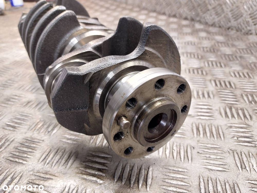 WAŁ KORBOWY TOYOTA COROLLA E11 1.9 D 1WZ - 10