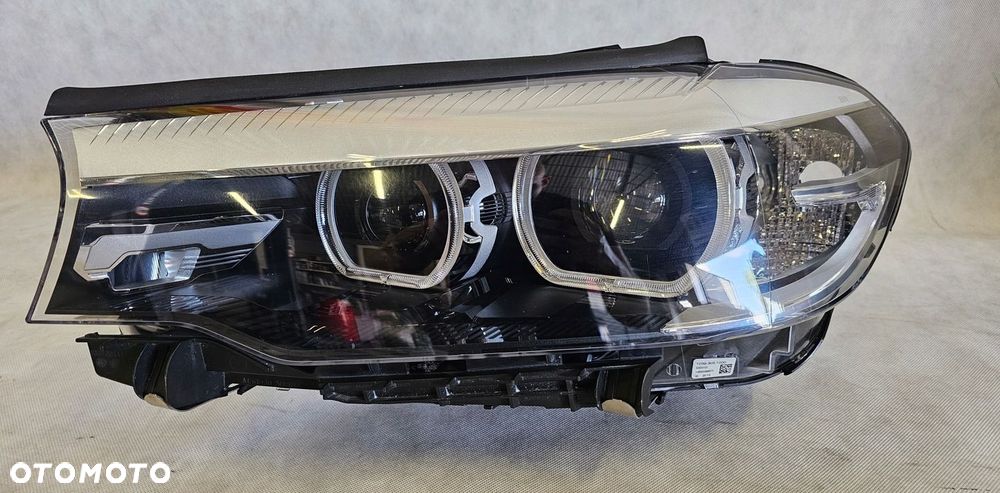 Lampa lewa BMW 5 G30 8499115