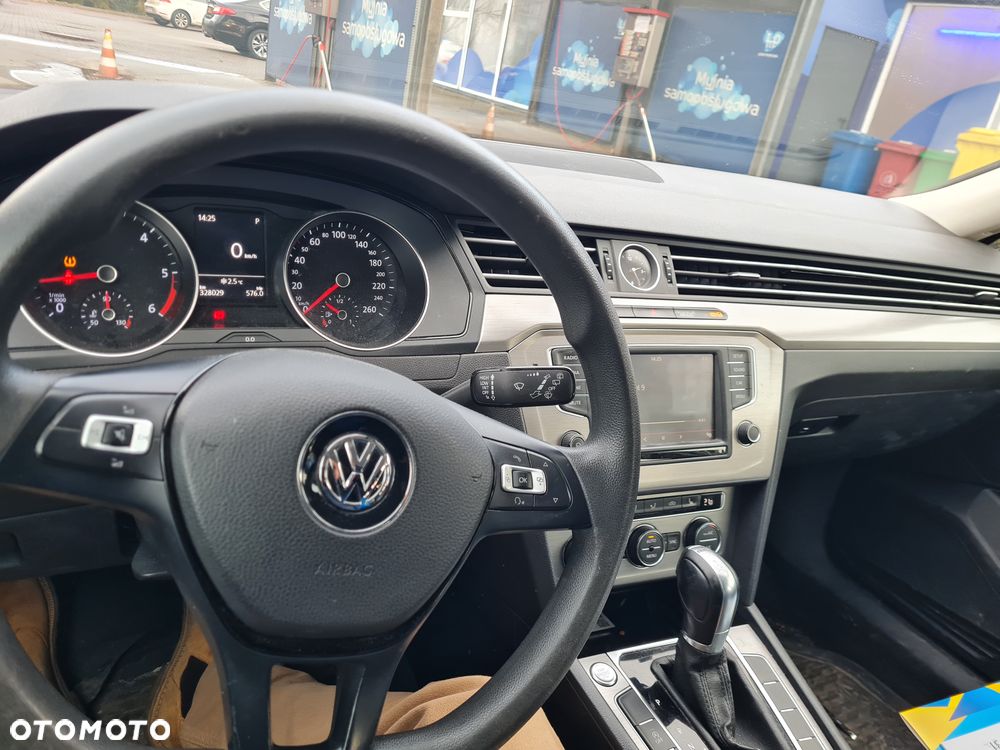 Volkswagen Passat Variant 2.0 TDI DSG (BlueMotion Technology) Trendline - 11