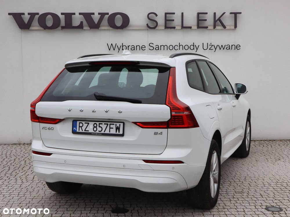 Volvo XC 60 B4 B Momentum - 5