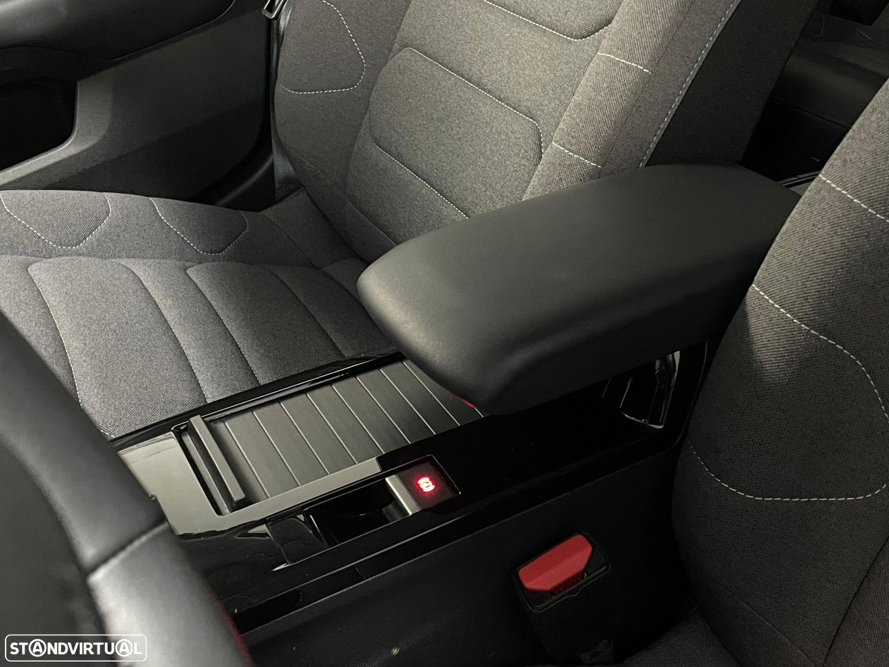 Citroën C4 1.2 PureTech Shine EAT8 - 24