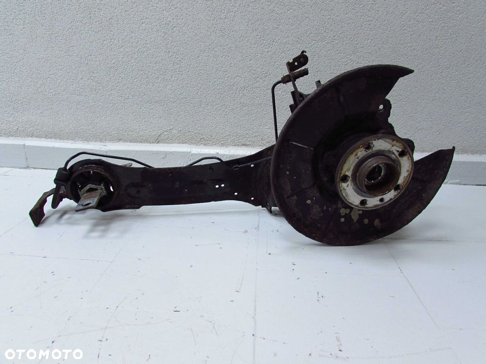 VOLVO XC60 2.4 D5 AWD 08-17 PIASTA ZWROTNICA WAHACZ TYL LEWA 7G915A968VA - 2