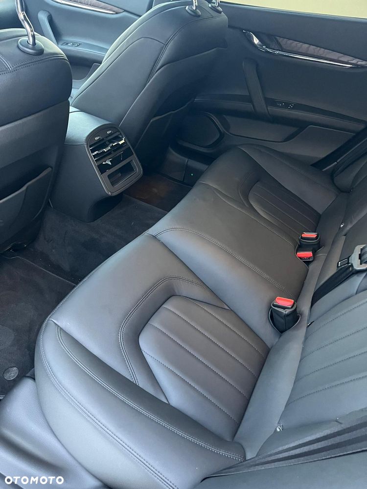 Maserati Quattroporte - 13