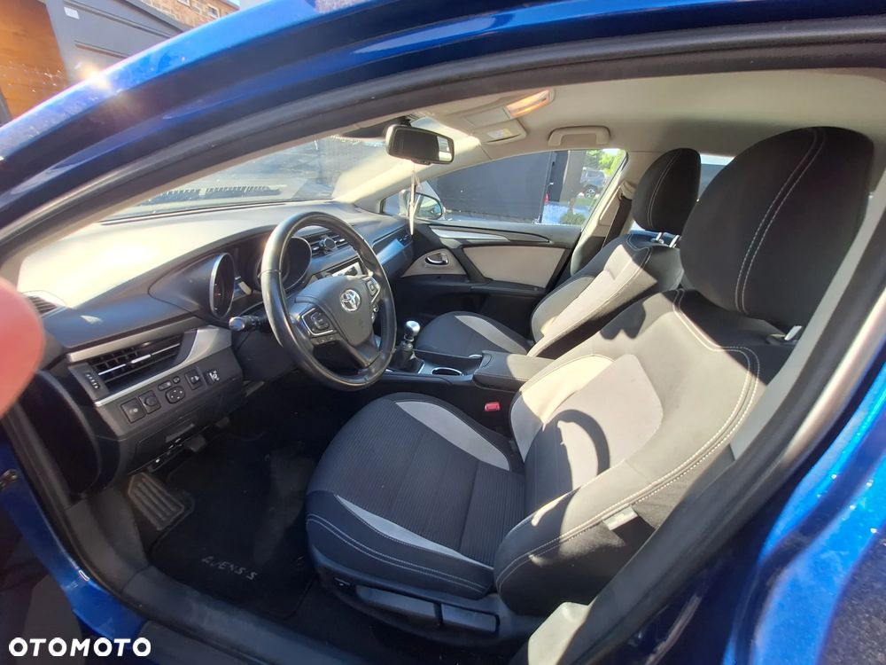 Toyota Avensis 1.8 Premium - 23