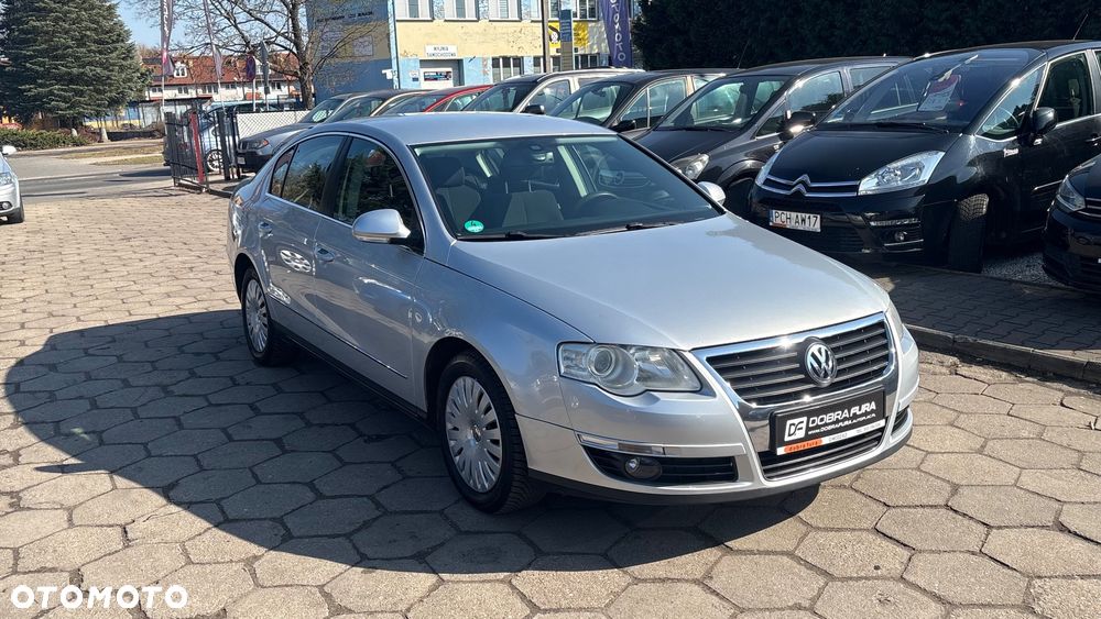 Volkswagen Passat 1.6 FSI Comfortline - 1