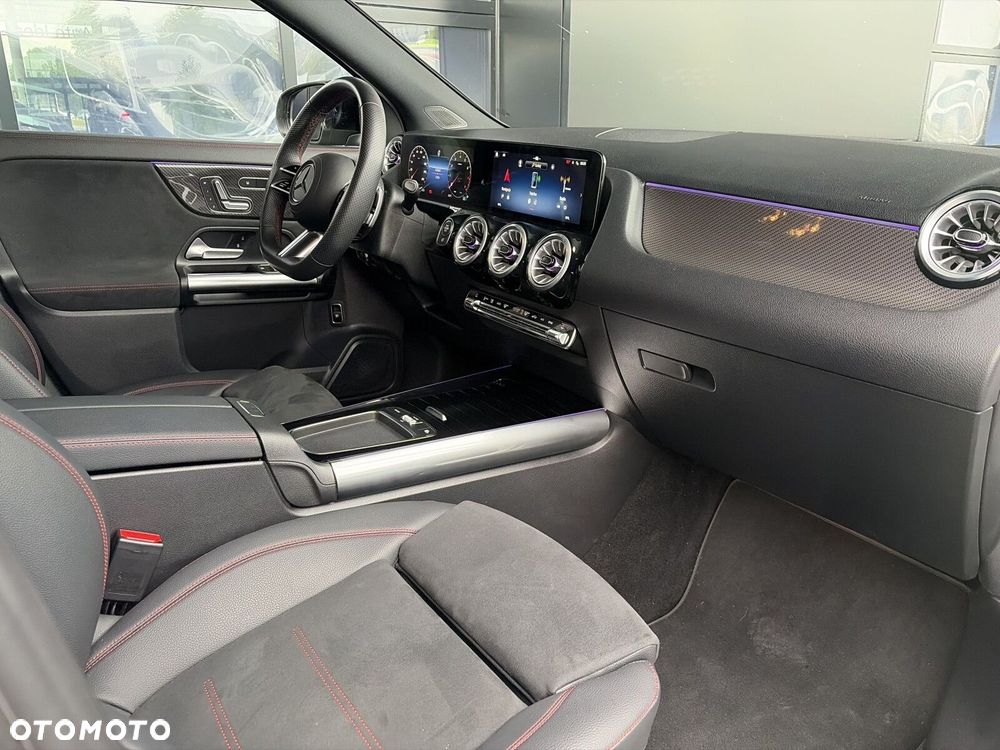 Mercedes-Benz GLA - 13