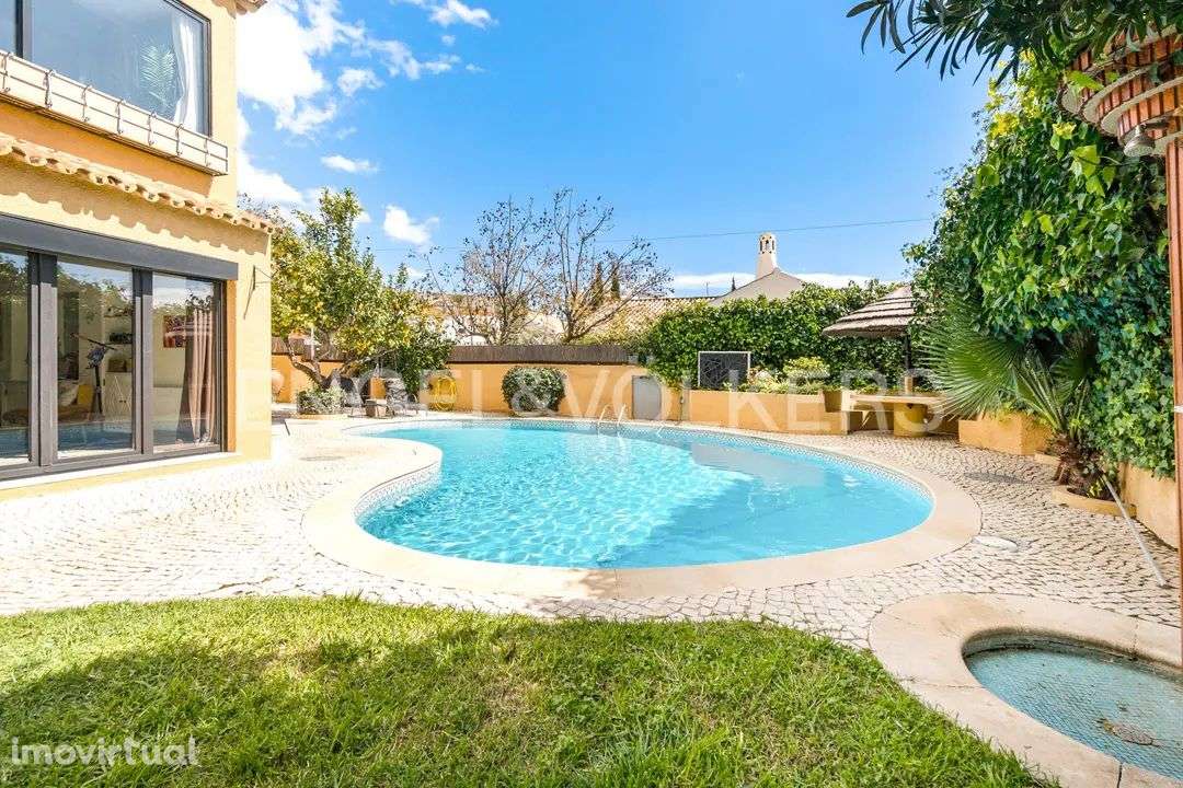 Exuberante moradia com localização central e a pé da praia - Grande imagem: 3/43